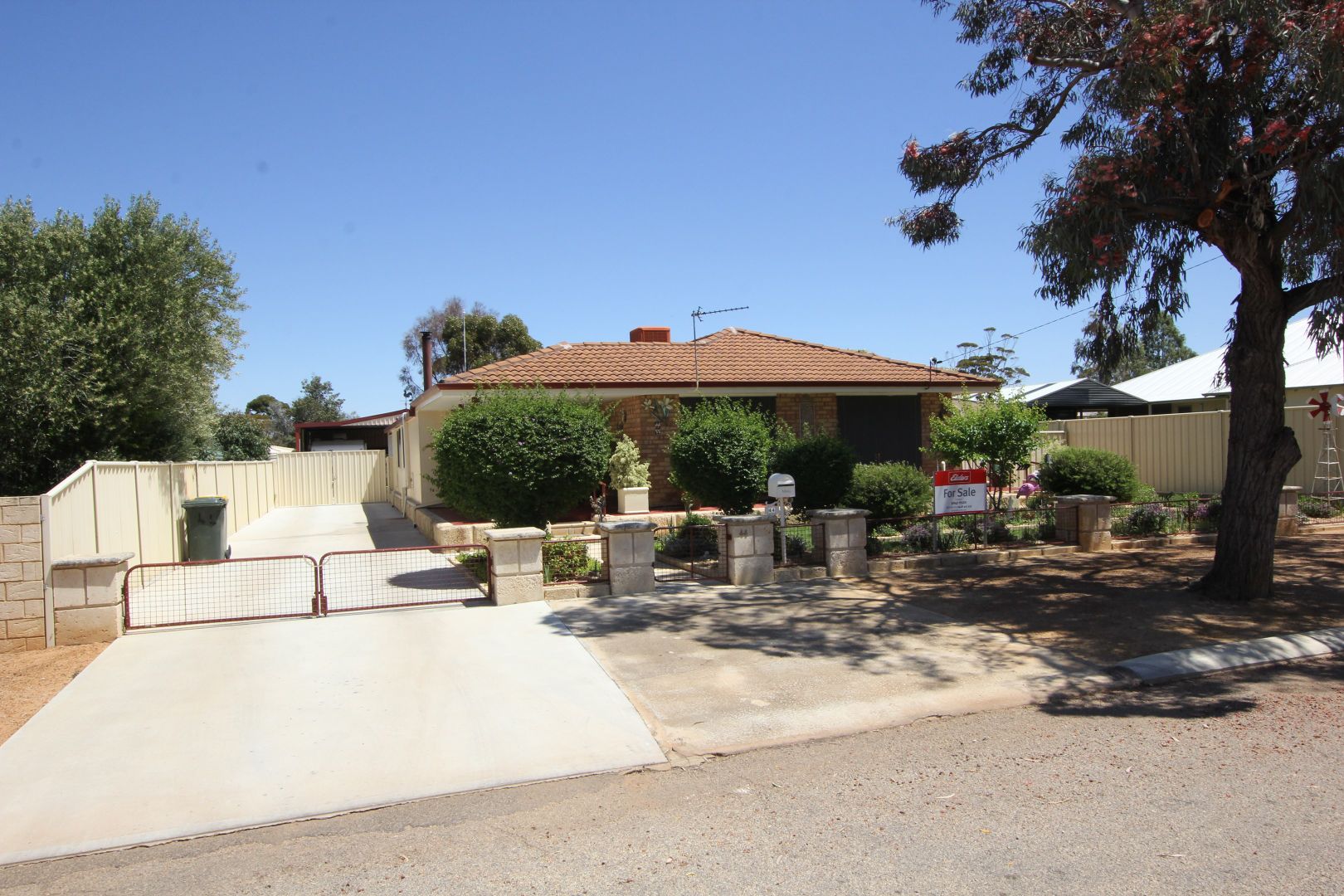 44 Westral Street, Bruce Roc Property History & Address Research Domain