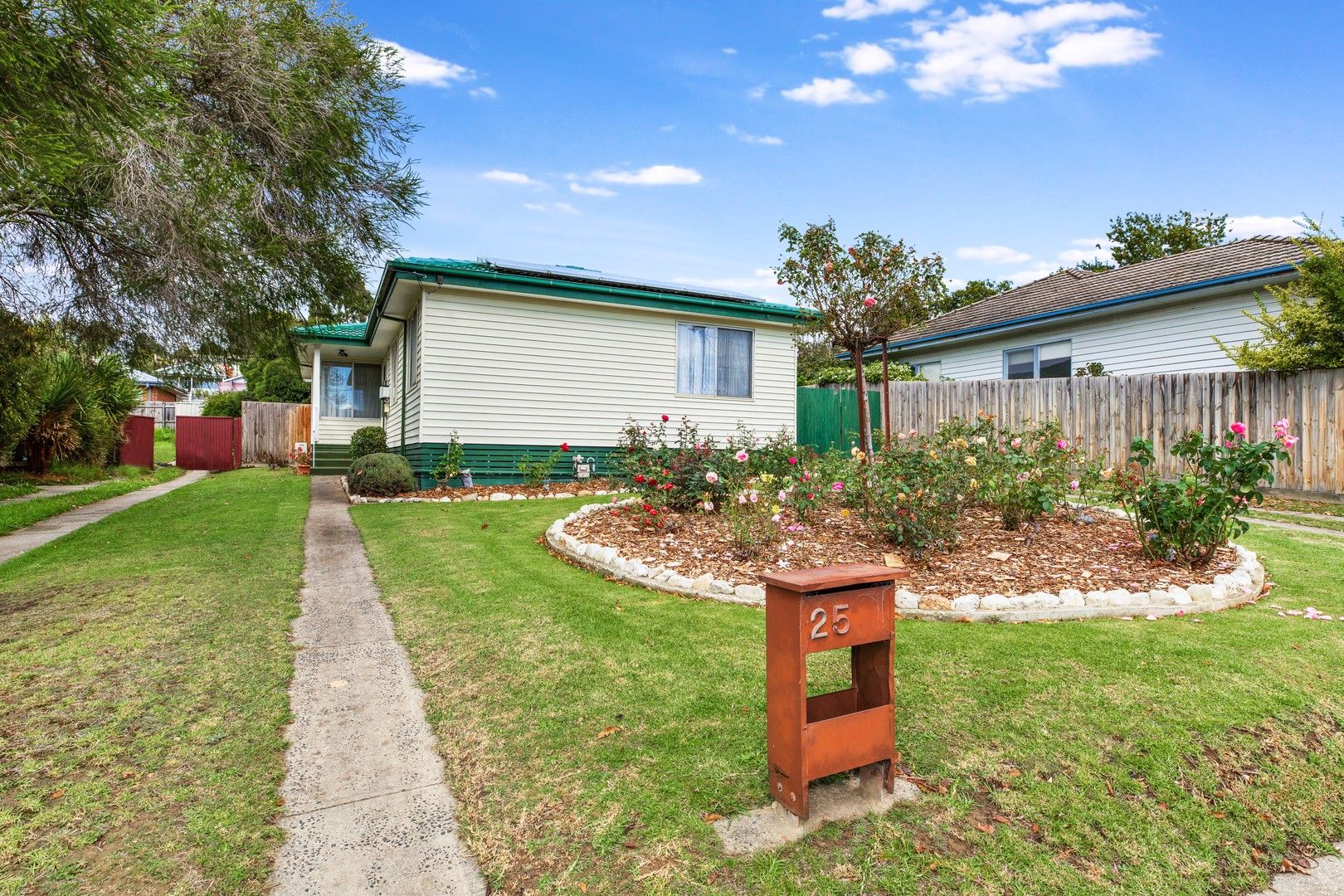 3 bedrooms House in 25 Lyell Street GISBORNE VIC, 3437