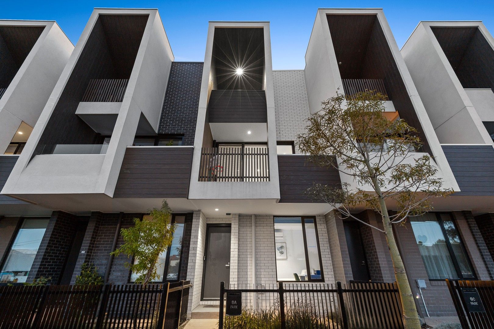 3 bedrooms Townhouse in 8A Park Street MORDIALLOC VIC, 3195