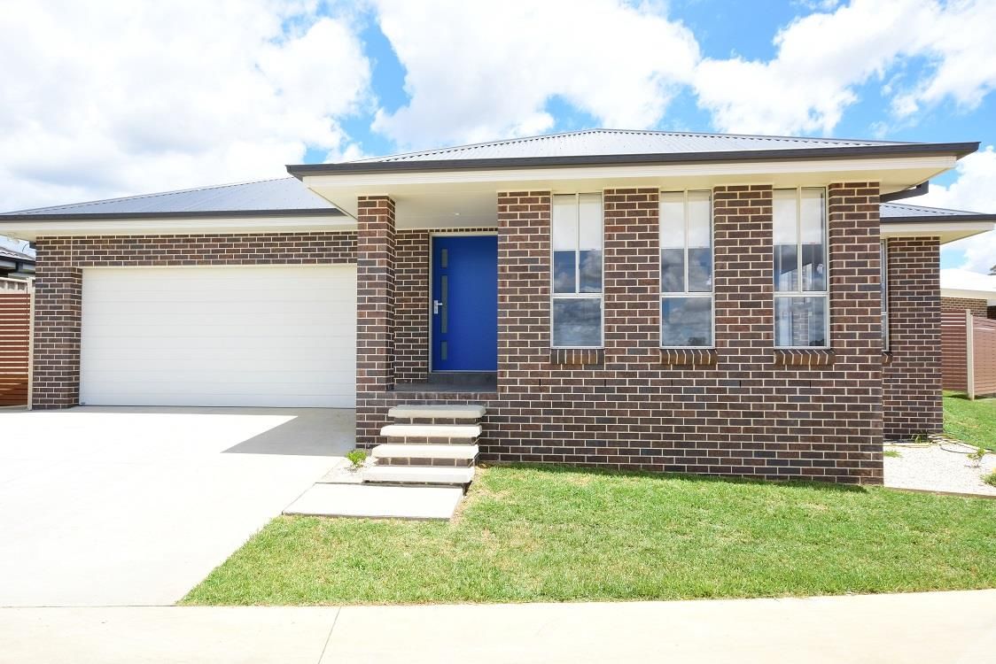 2/18A Glasson Drive, Orange NSW 2800, Image 0