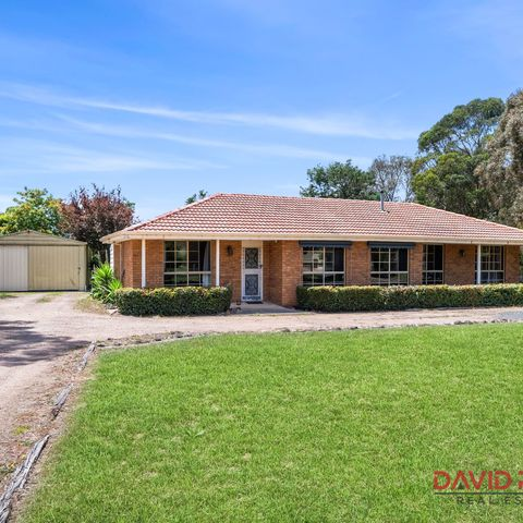 4 Collier Close, Romsey VIC 3434