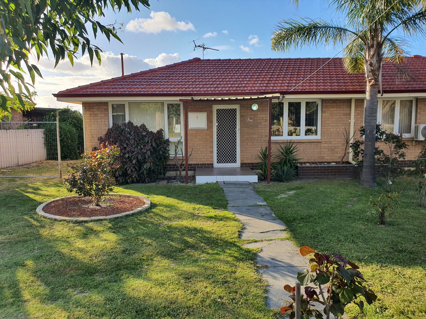 2 bedrooms Duplex in 5 Nicholas Street GOSNELLS WA, 6110