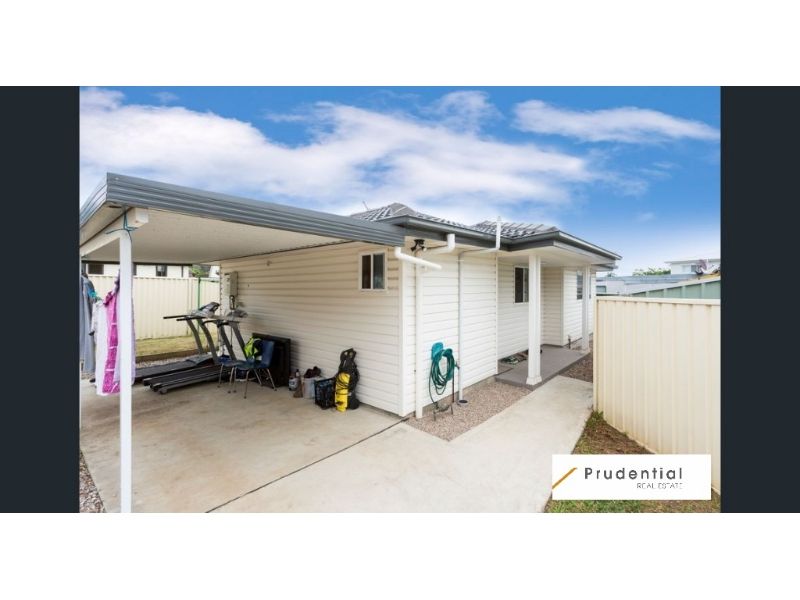 2 bedrooms House in 12A Bare Avenue LURNEA NSW, 2170
