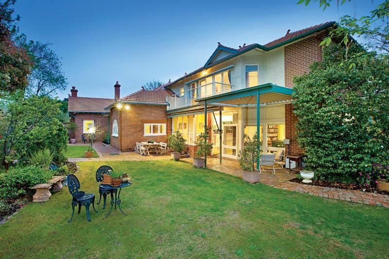 Sold 2 Dorrington Avenue, GLEN IRIS VIC 3146 on 16 Nov 2010