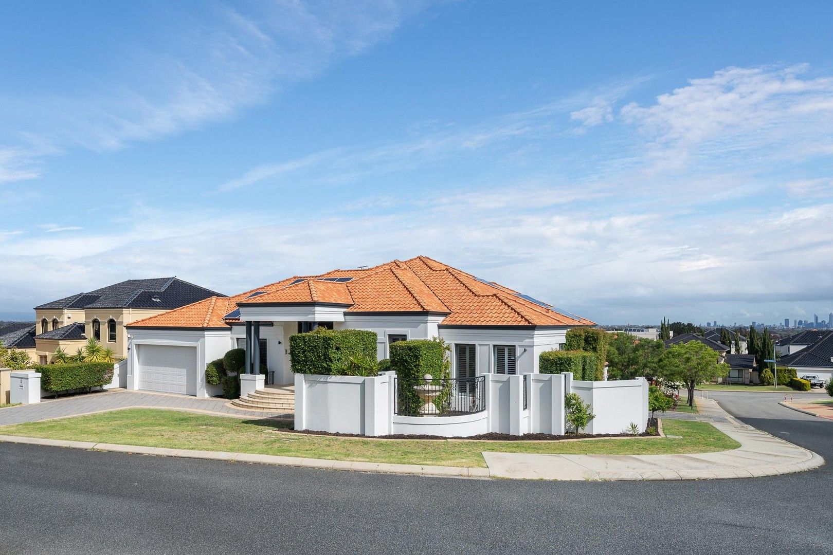 4 bedrooms House in 2 Witchcliffe Way DIANELLA WA, 6059