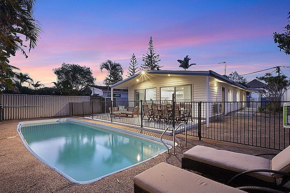 3 bedrooms House in 6 Coogeen Street BUNDALL QLD, 4217