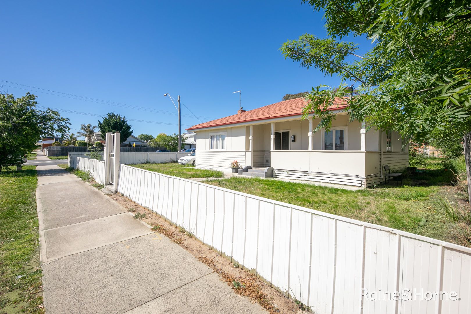 11 Riddell Road, Sunbury VIC 3429 House For Rent 320 Domain