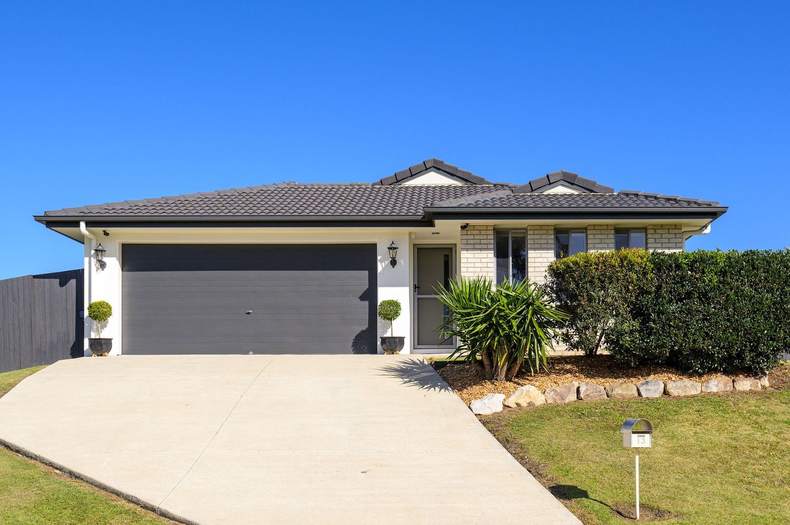 4 bedrooms House in 13 Judicial Circuit JONES HILL QLD, 4570