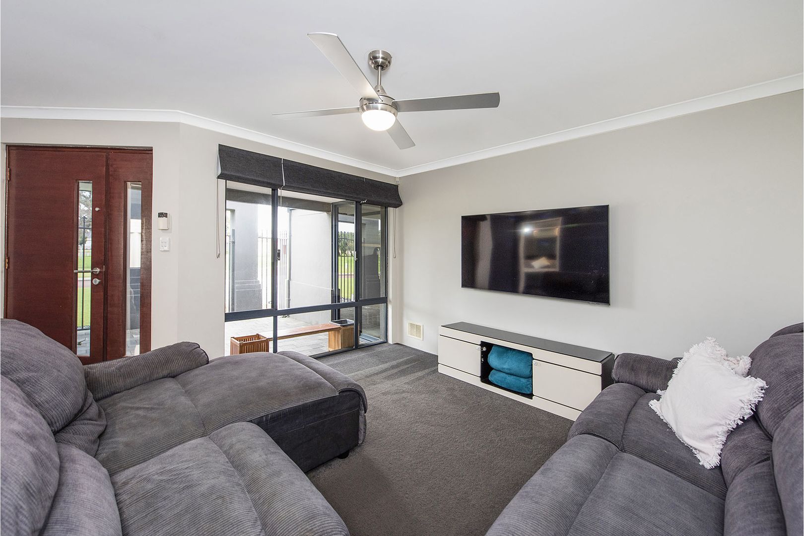 76 Pimento Circle, Port Kennedy WA 6172, Image 2