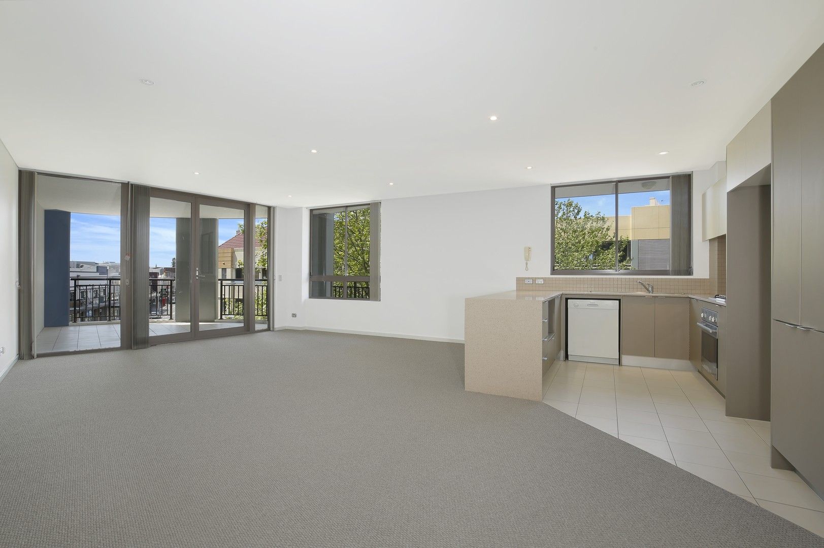 2 bedrooms Apartment / Unit / Flat in 10/313 Crown Street WOLLONGONG NSW, 2500