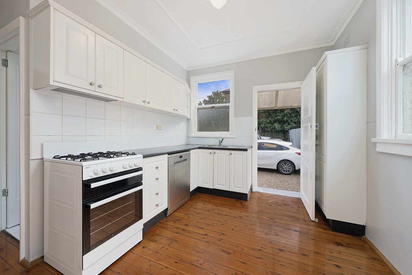 2/240 West Street, Crows Nest NSW 2065, Image 2