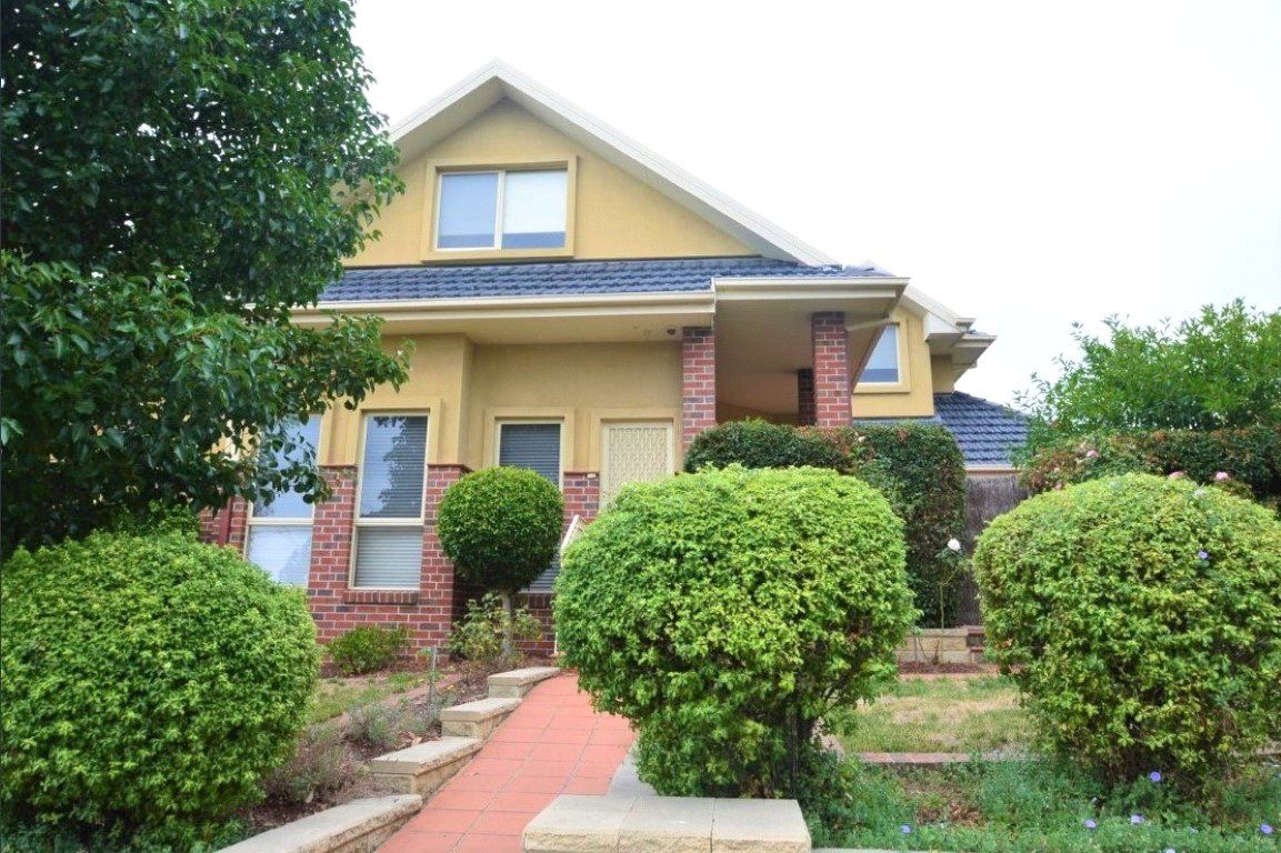 4 bedrooms Townhouse in 1/10 Kennedy Street GLEN WAVERLEY VIC, 3150