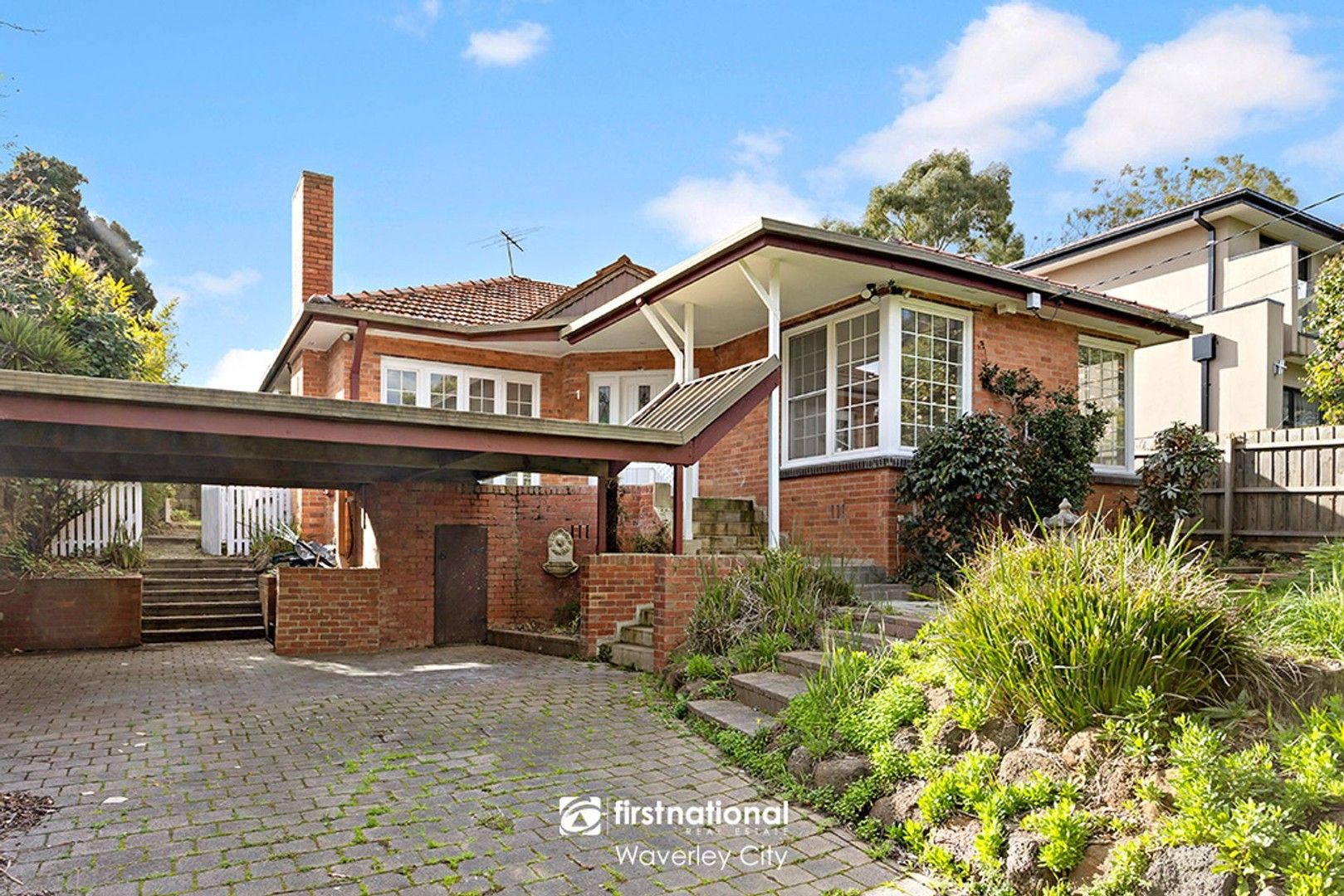 6 bedrooms House in 1 Wills Avenue MOUNT WAVERLEY VIC, 3149