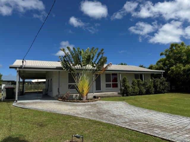 3 bedrooms House in 10 Pearl Court DEERAGUN QLD, 4818