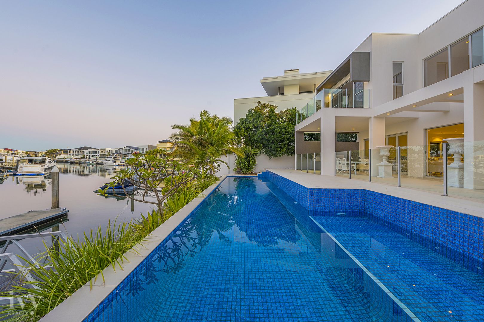95 The Sovereign Mile, Sovereign Islands QLD 4216, Image 2