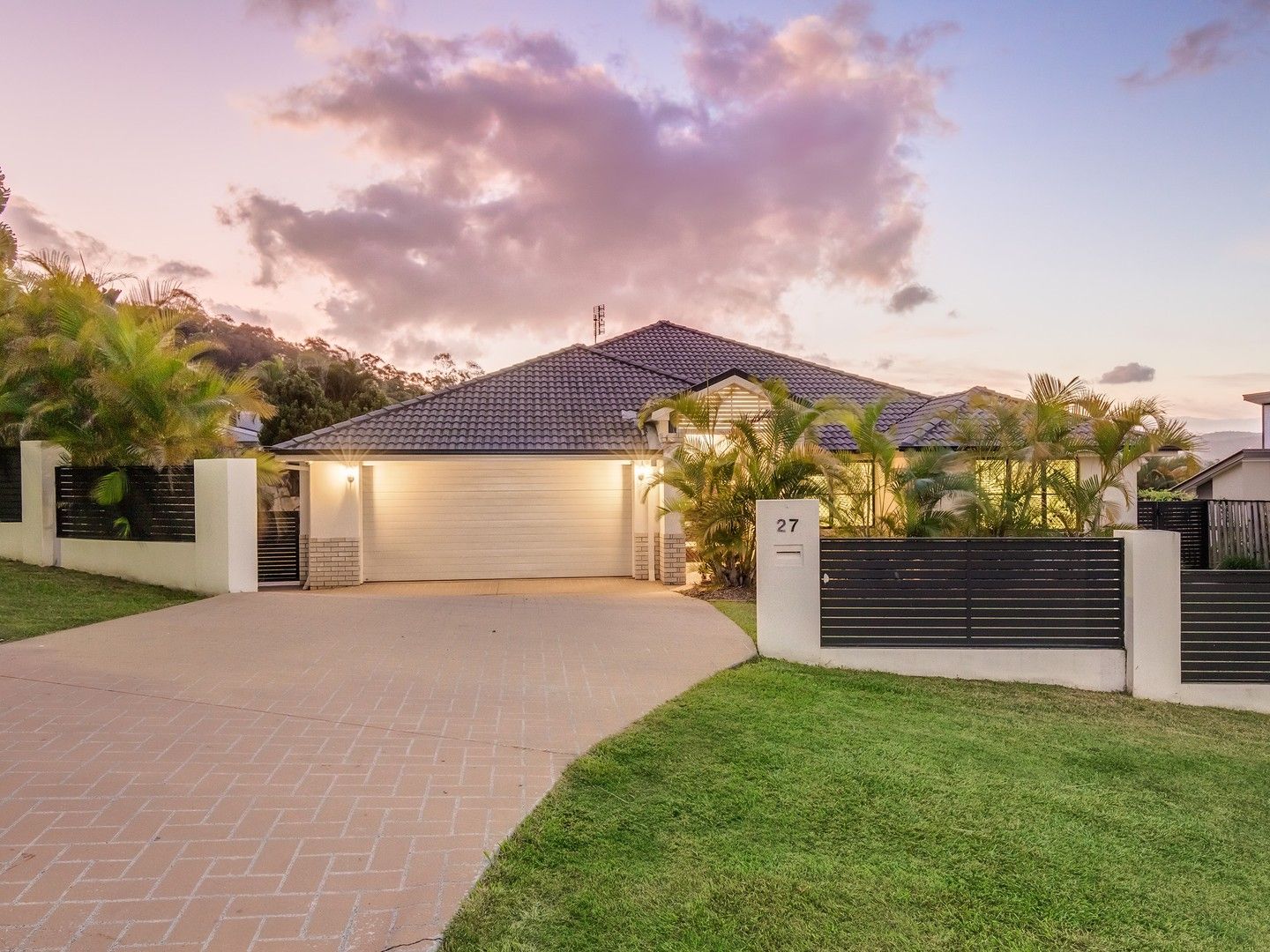 4 bedrooms House in 27 Hewson Court MUDGEERABA QLD, 4213