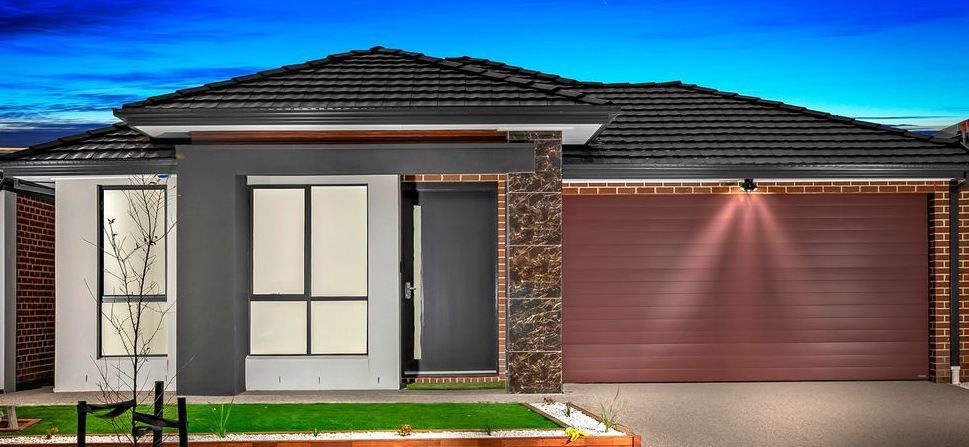 4 bedrooms House in 52 Sadie Avenue THORNHILL PARK VIC, 3335