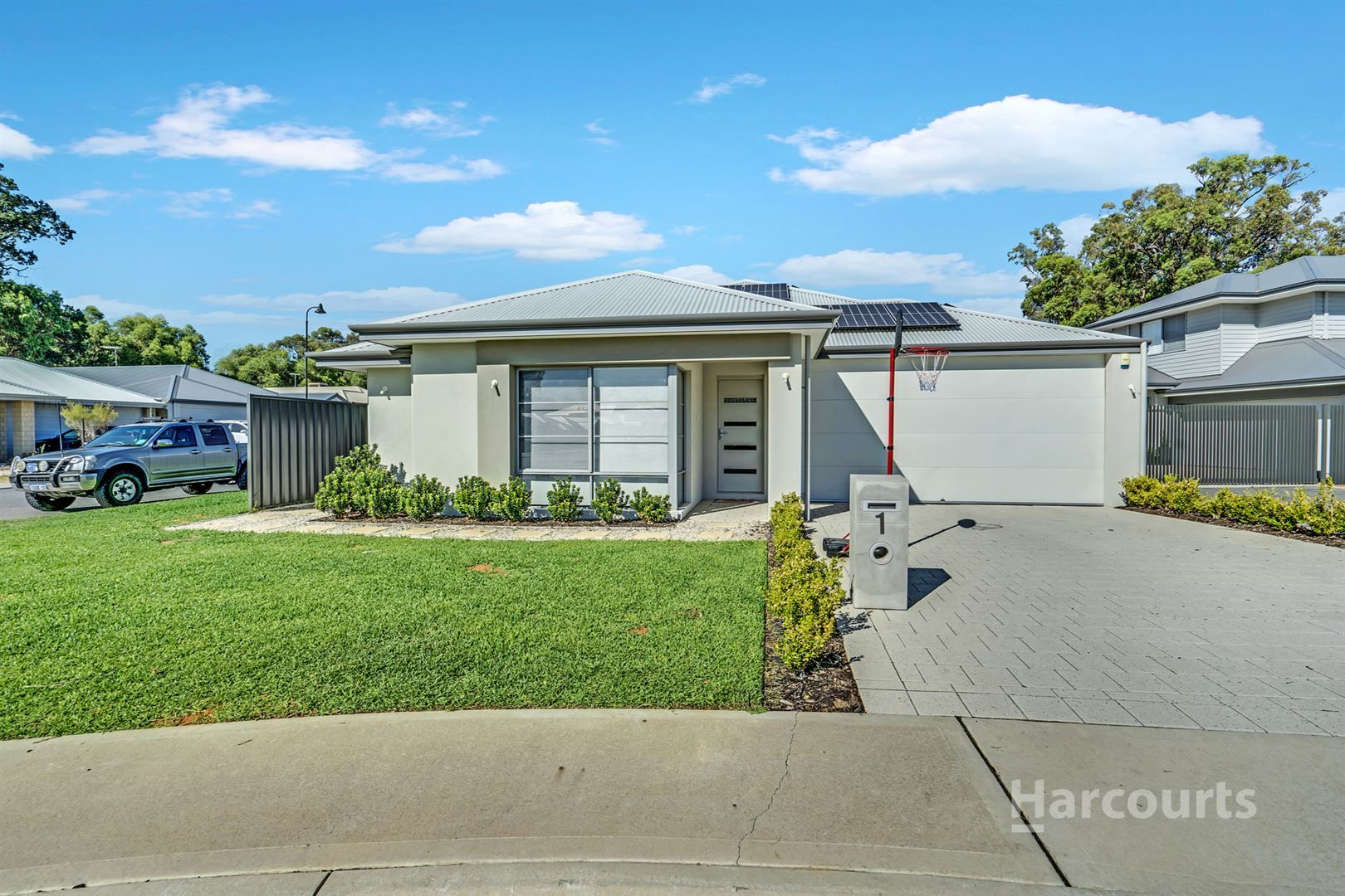 3 bedrooms House in 1 Tooma Close LAKELANDS WA, 6180