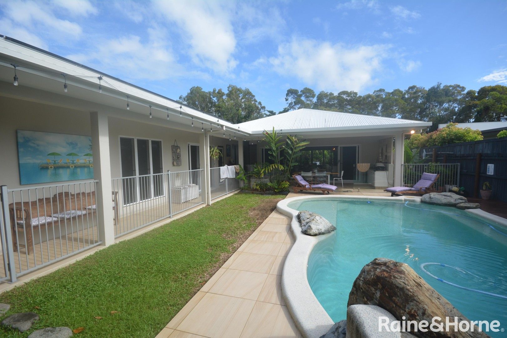 3 bedrooms House in 8 Lou Prince Drive COOYA BEACH QLD, 4873