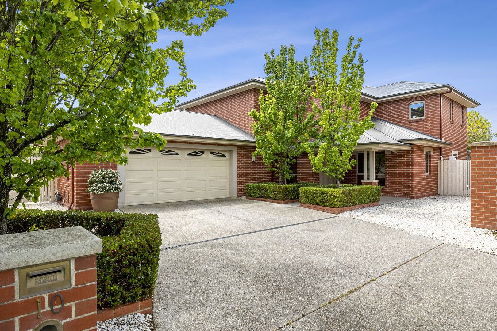 10 St Helens Avenue, Lake Gardens VIC 3355, Image 0