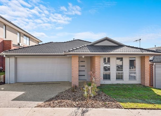 13 Wheelwright Street, Clyde North VIC 3978