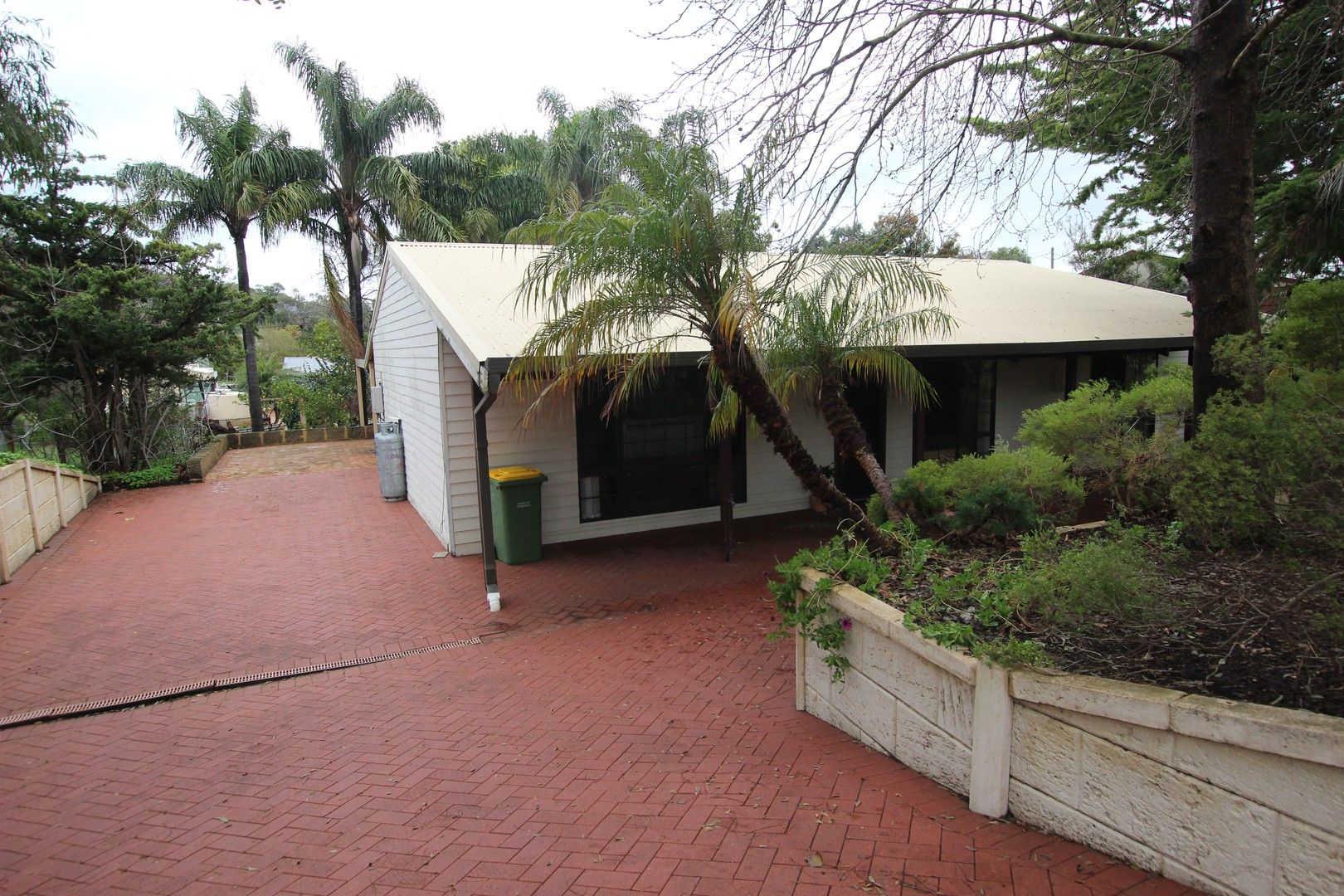 3 bedrooms House in 10 Waterway Rd PRESTON BEACH WA, 6215