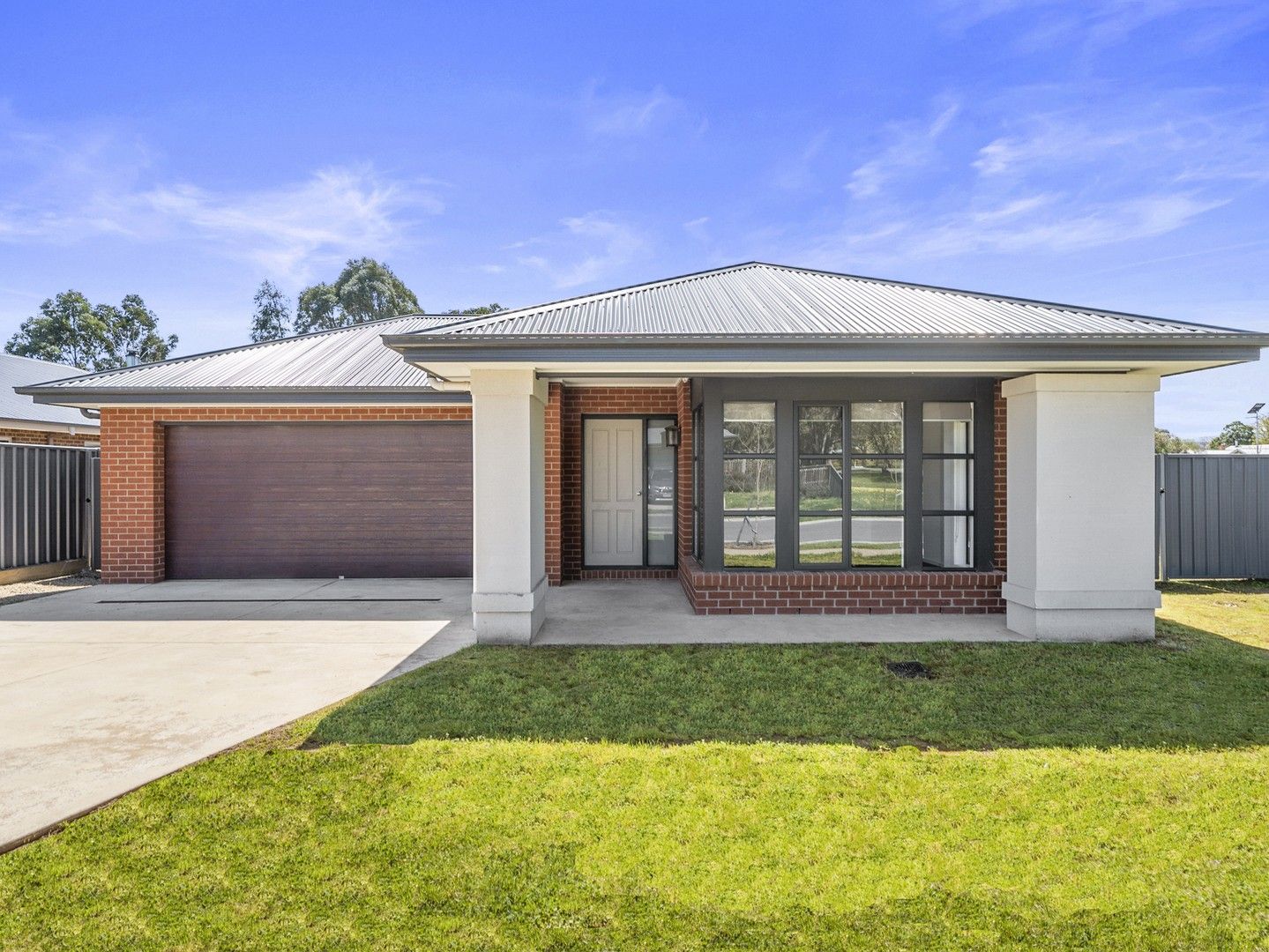 2 Peak Court Mansfield VIC 3722 Domain