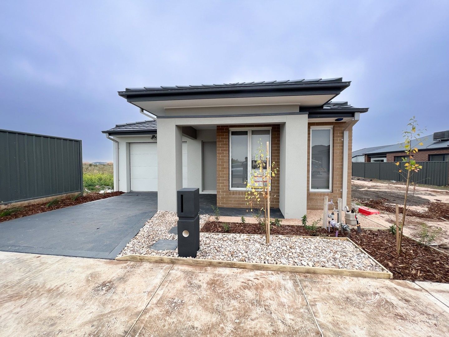 3 bedrooms House in 16 Farleigh Drive TARNEIT VIC, 3029