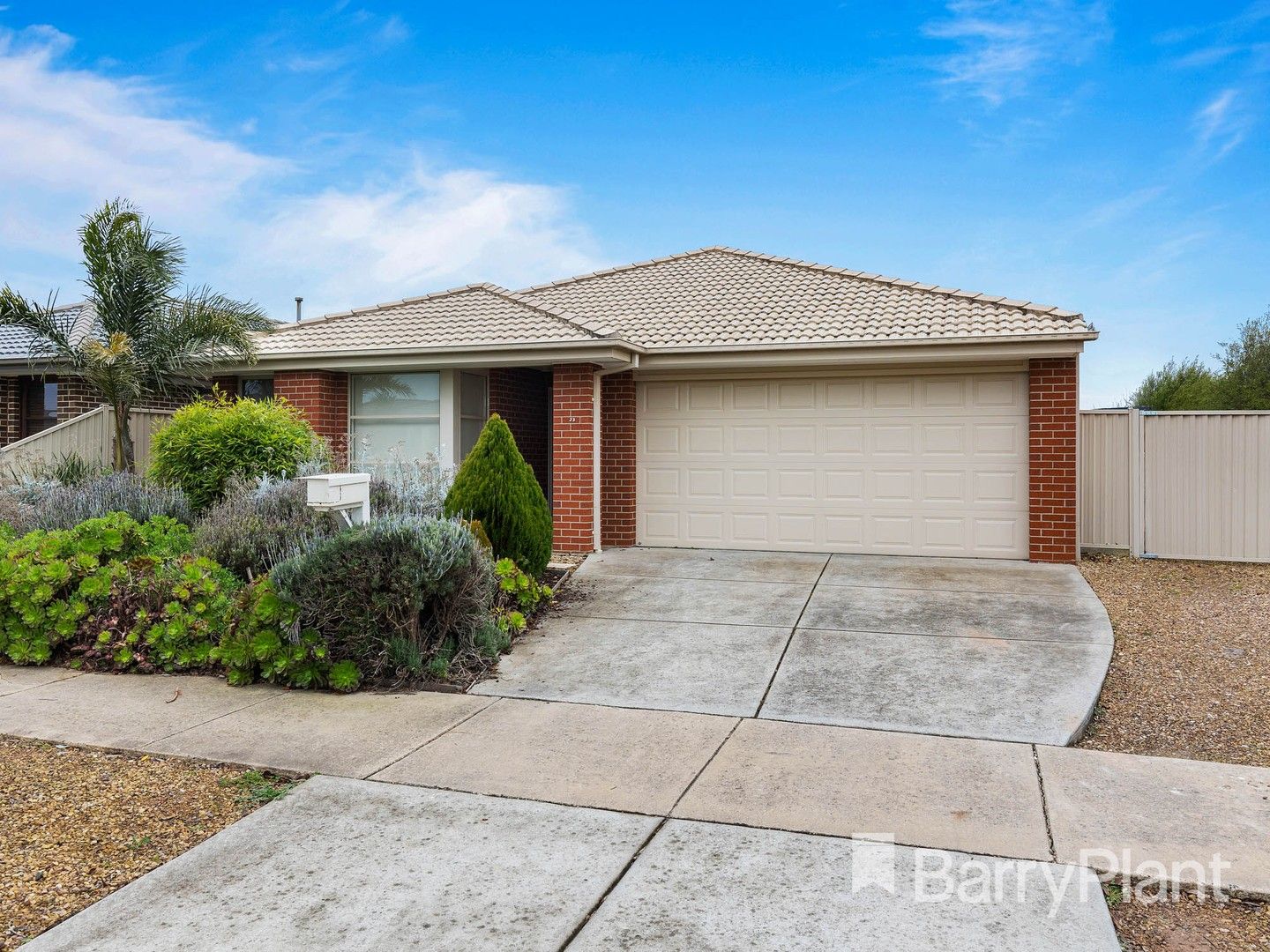 4 bedrooms House in 23 Deakin Dr DELACOMBE VIC, 3356