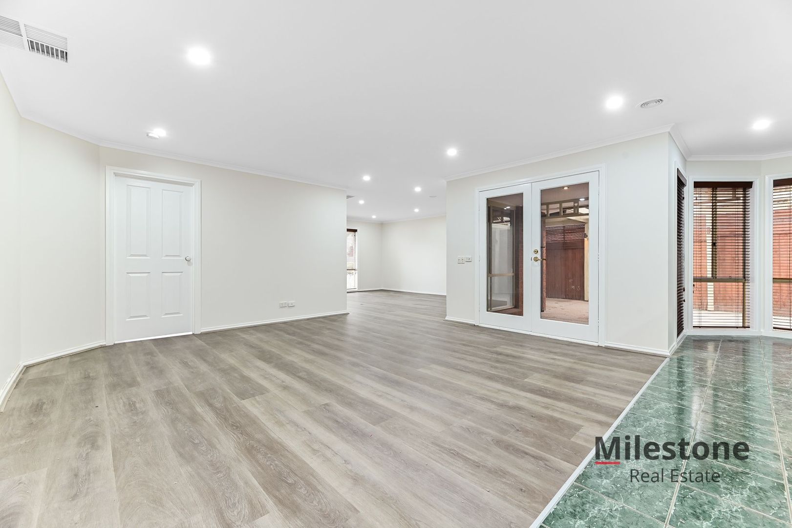 7 Teesdale Court, Narre Warren South VIC 3805 House For Rent 650