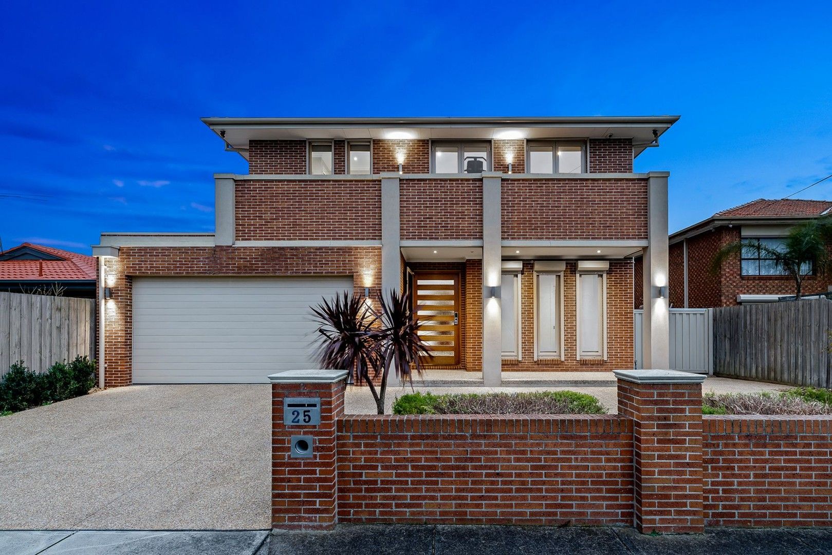 5 bedrooms House in 25 Cabinda Drive KEYSBOROUGH VIC, 3173