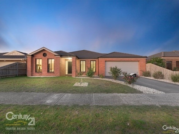 4 St Mellion Court, Cranbourne VIC 3977