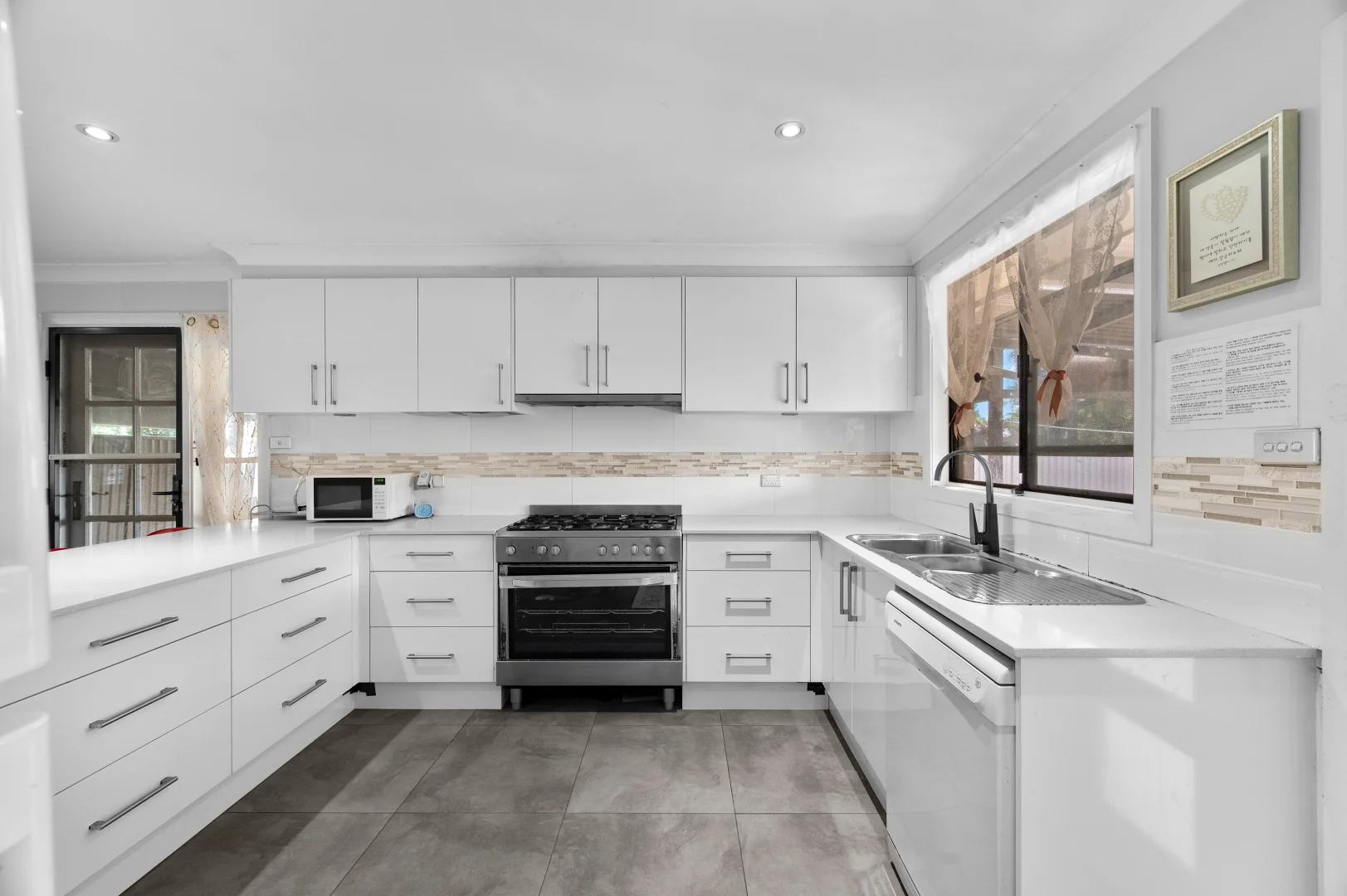 Additional image 6 of 32 Akuna Avenue, Bradbury NSW 2560