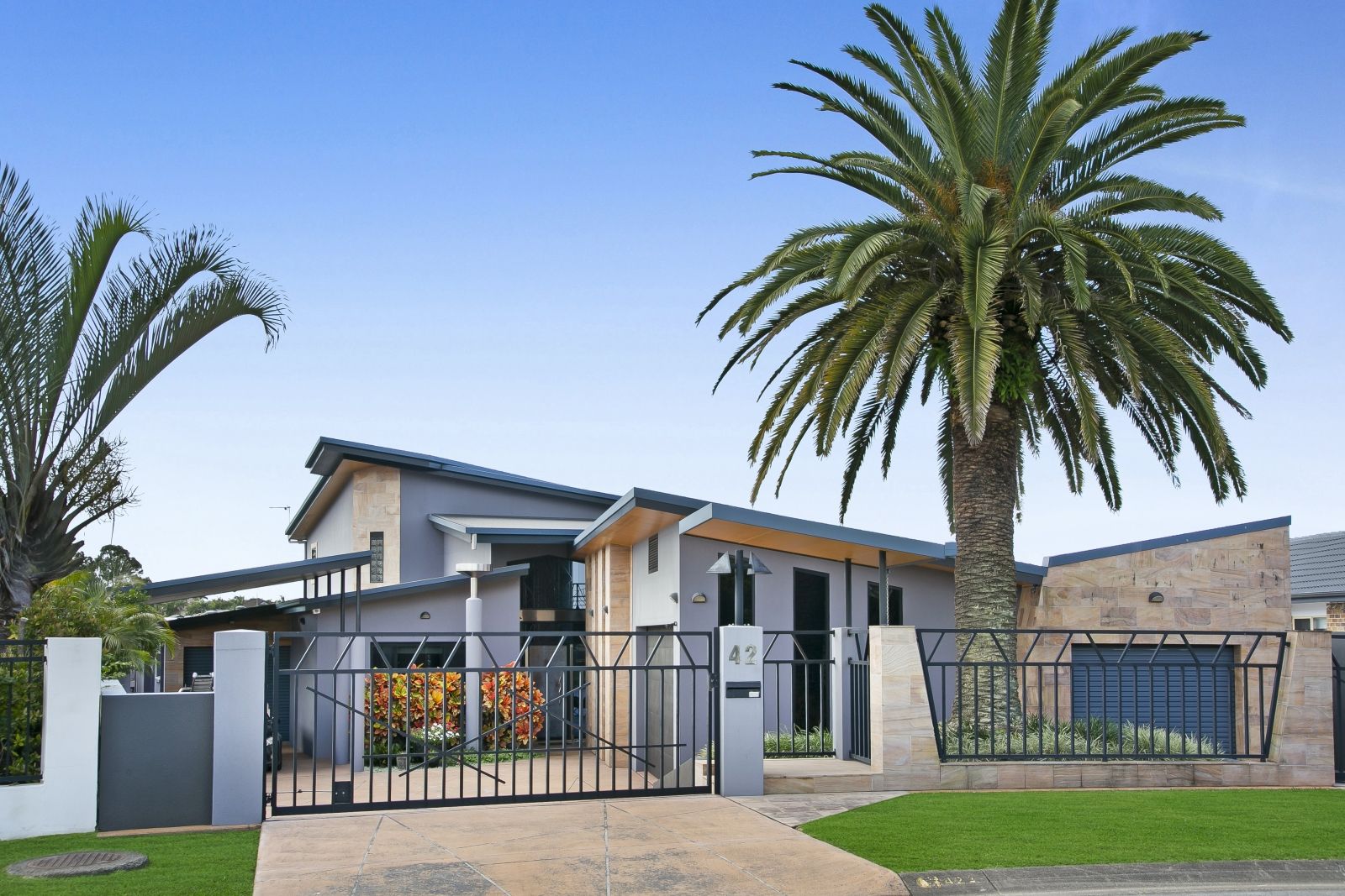 4 bedrooms House in 42 Mornington Terrace ROBINA QLD, 4226
