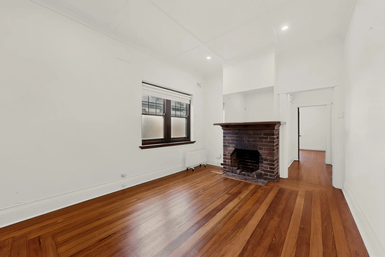 Charming Tudor-Style Apartment with Private Courtyard - View 3