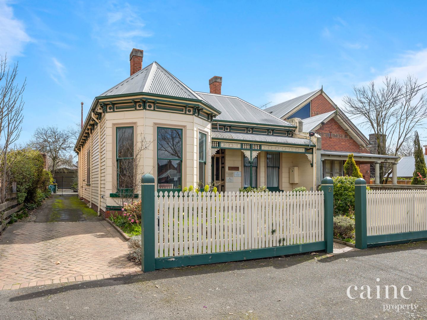 21 Lyons Street North, Ballarat Central Property History & Address