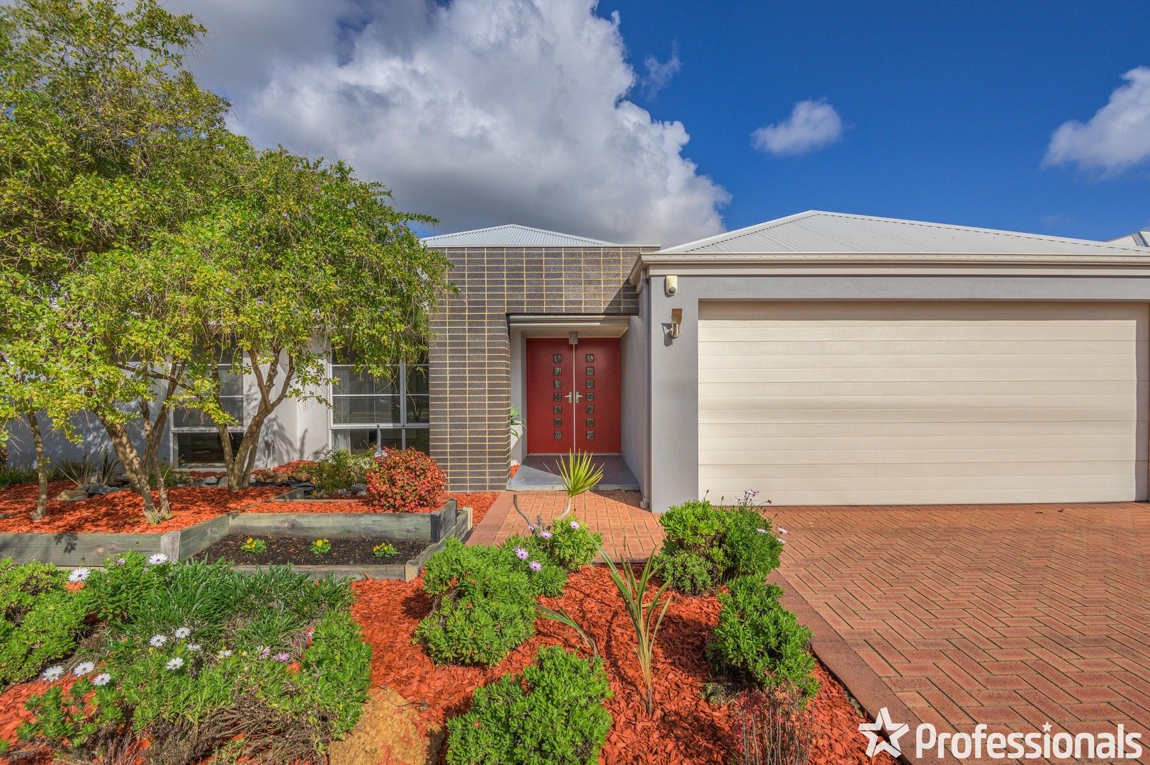 4 bedrooms House in 19 Pardalote Road HARRISDALE WA, 6112