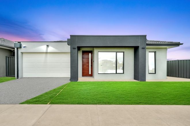 Picture of 37 Greenpoint Drive, ROCKBANK VIC 3335