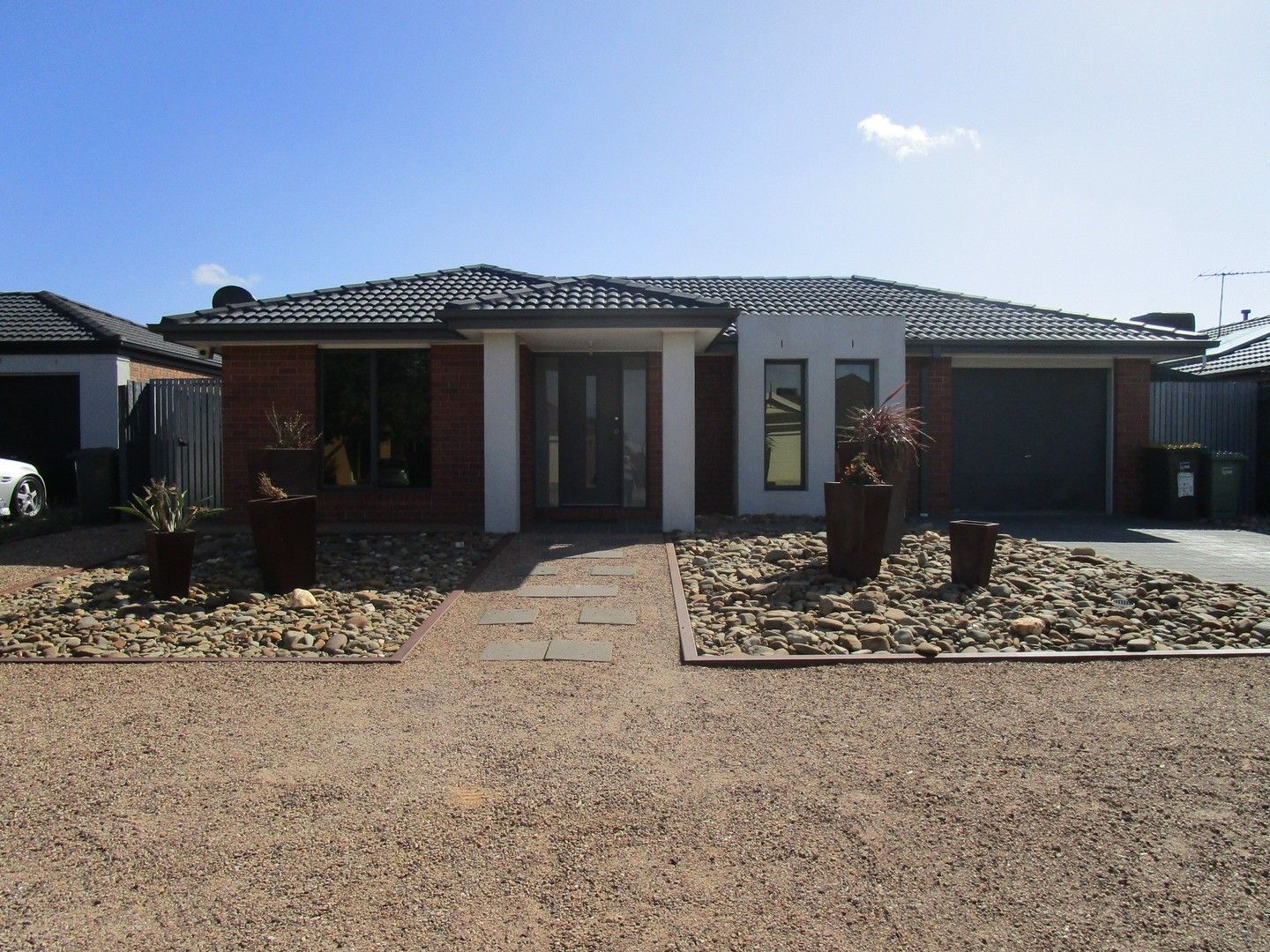 4 bedrooms House in 10 Massie Circuit SUNBURY VIC, 3429