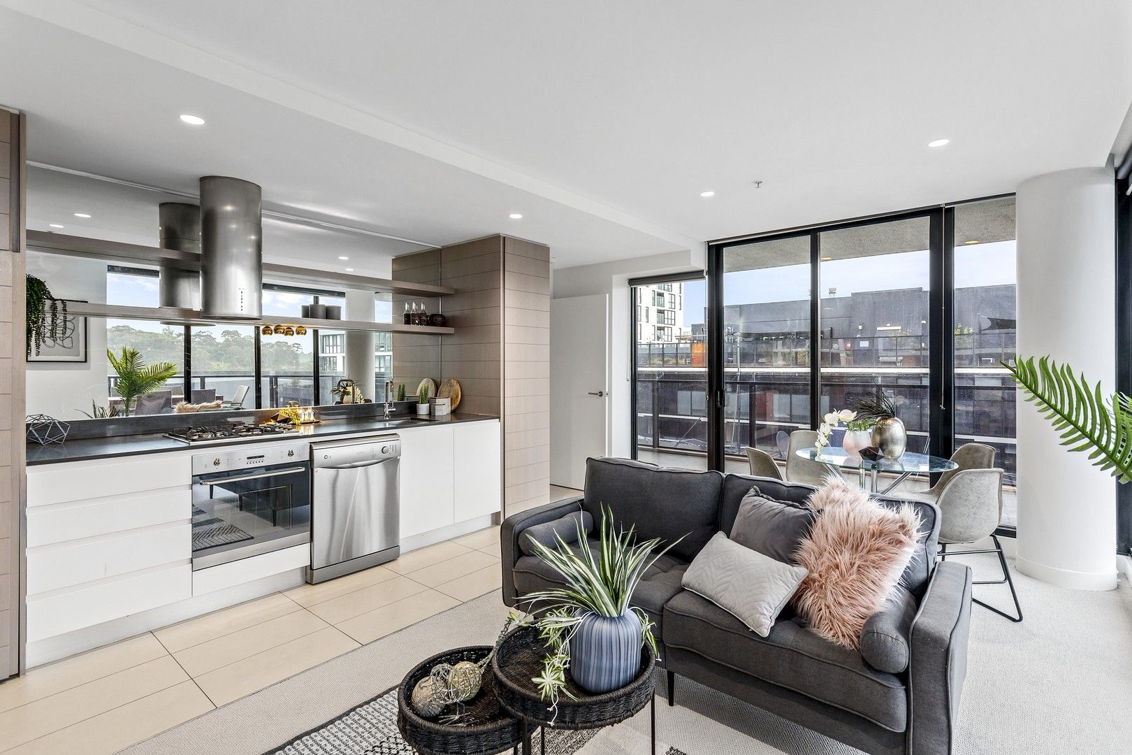 2 bedrooms Apartment / Unit / Flat in 501/11 Shamrock Street ABBOTSFORD VIC, 3067