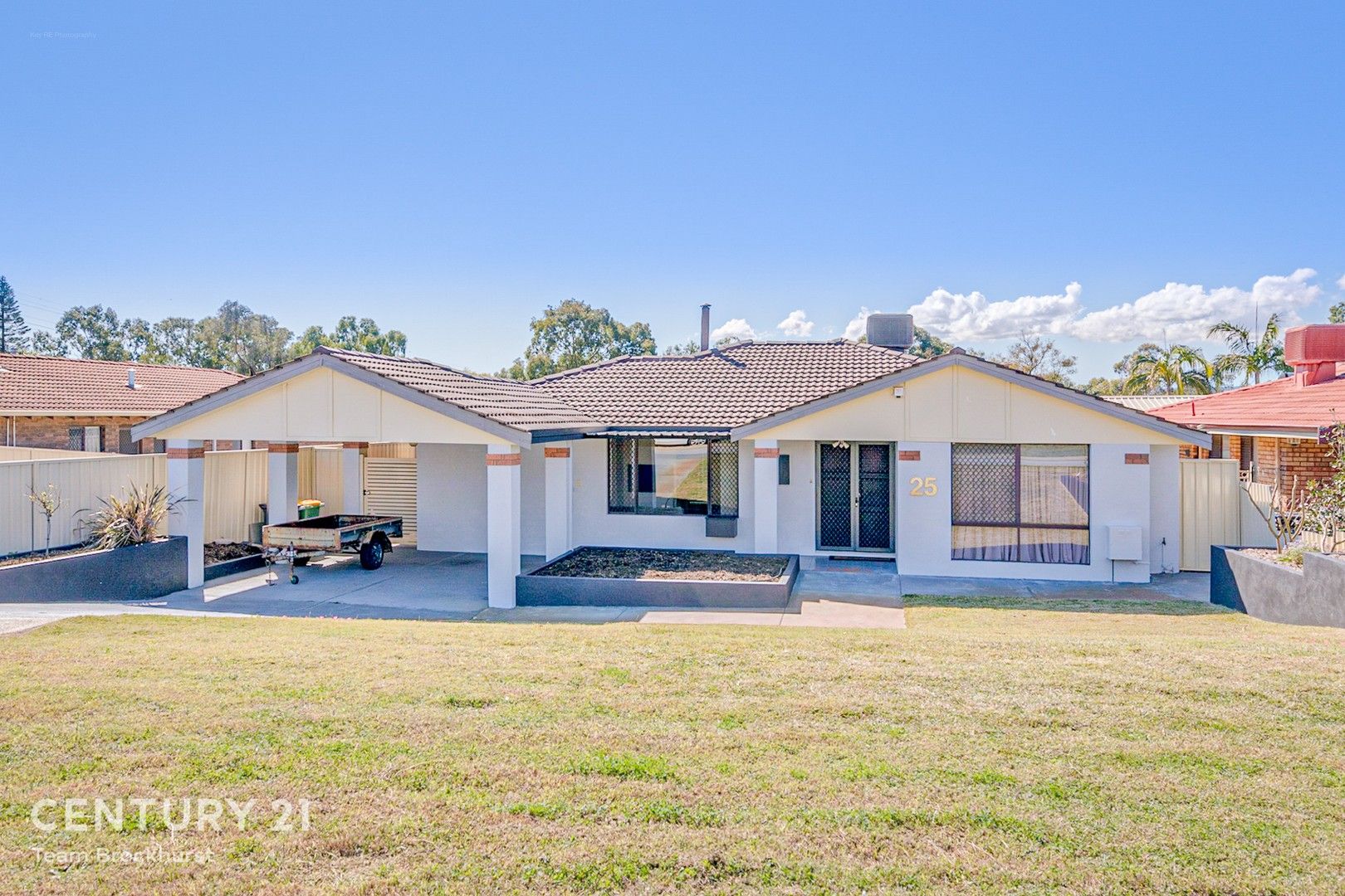 4 bedrooms House in 25 Corriedale Place THORNLIE WA, 6108