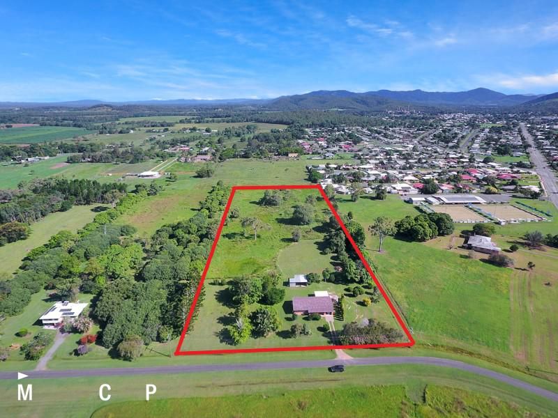 4 bedrooms House in 10 Muggleton Street SARINA QLD, 4737