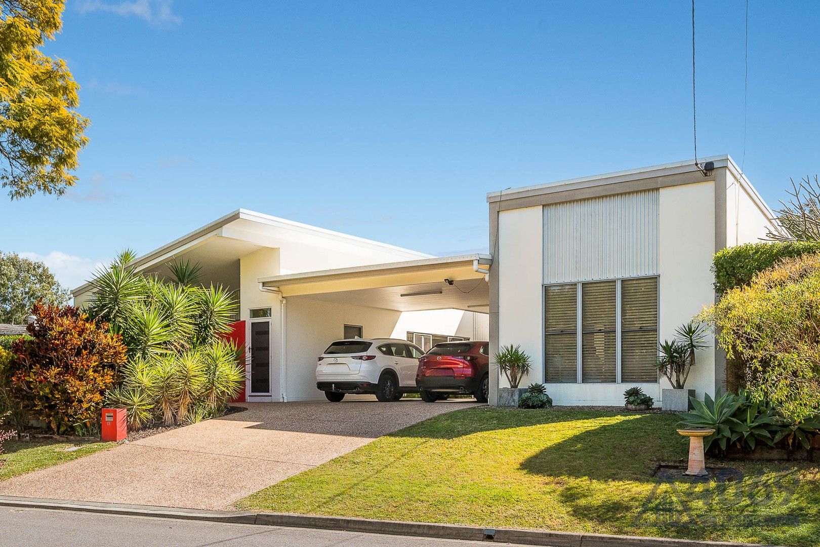 4 bedrooms House in 61 Akuna Street KENMORE QLD, 4069