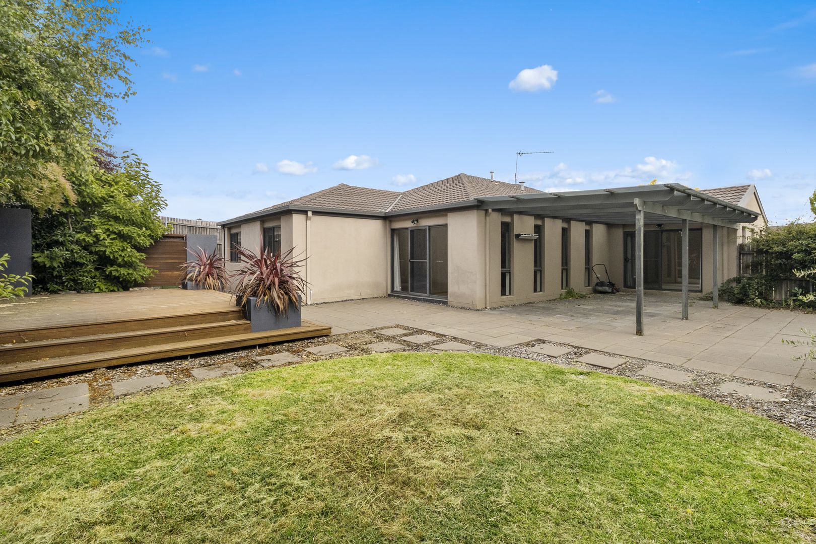 10 Allambee, Jerrabomberra NSW 2619, Image 2