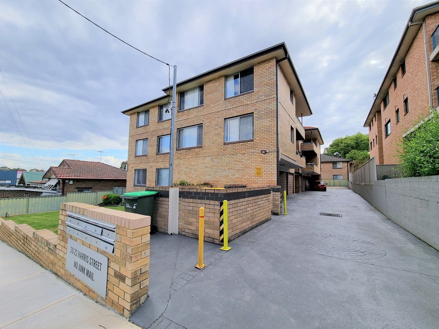 2 bedrooms Apartment / Unit / Flat in 10/20 Harris Street HARRIS PARK NSW, 2150