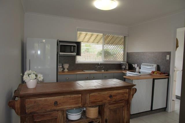 Unit 1/2 Wuruma Street, SCARNESS QLD 4655, Image 2