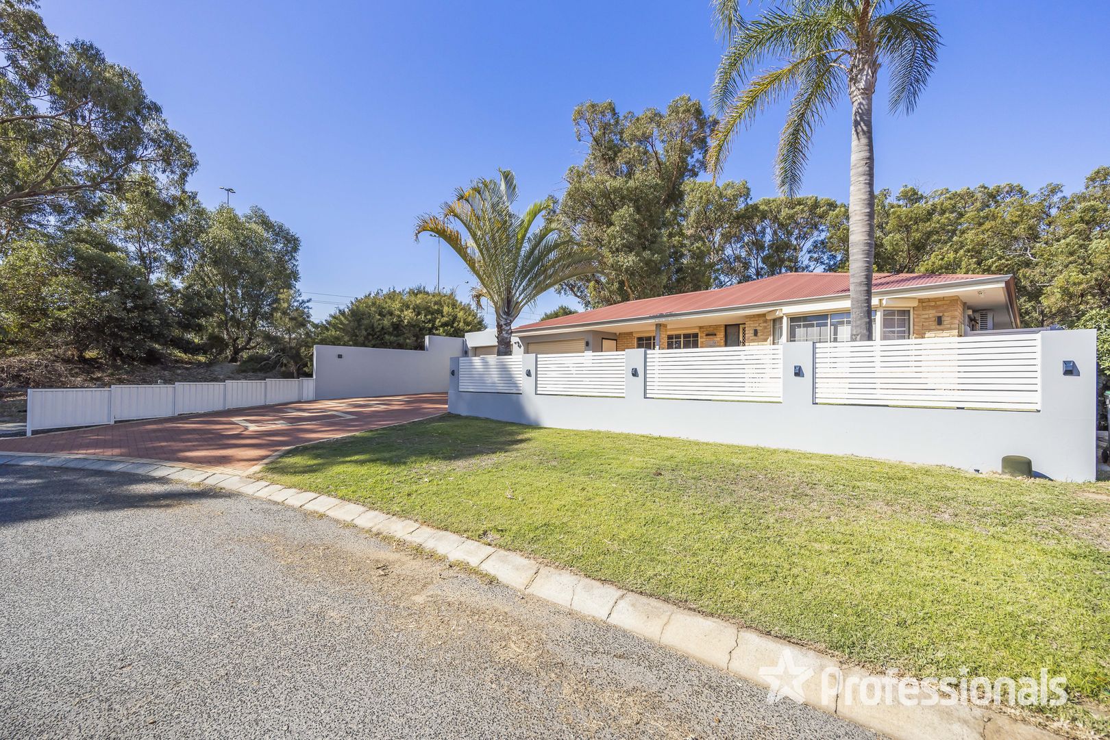 16 Margate Place, Marangaroo WA 6064, Image 2