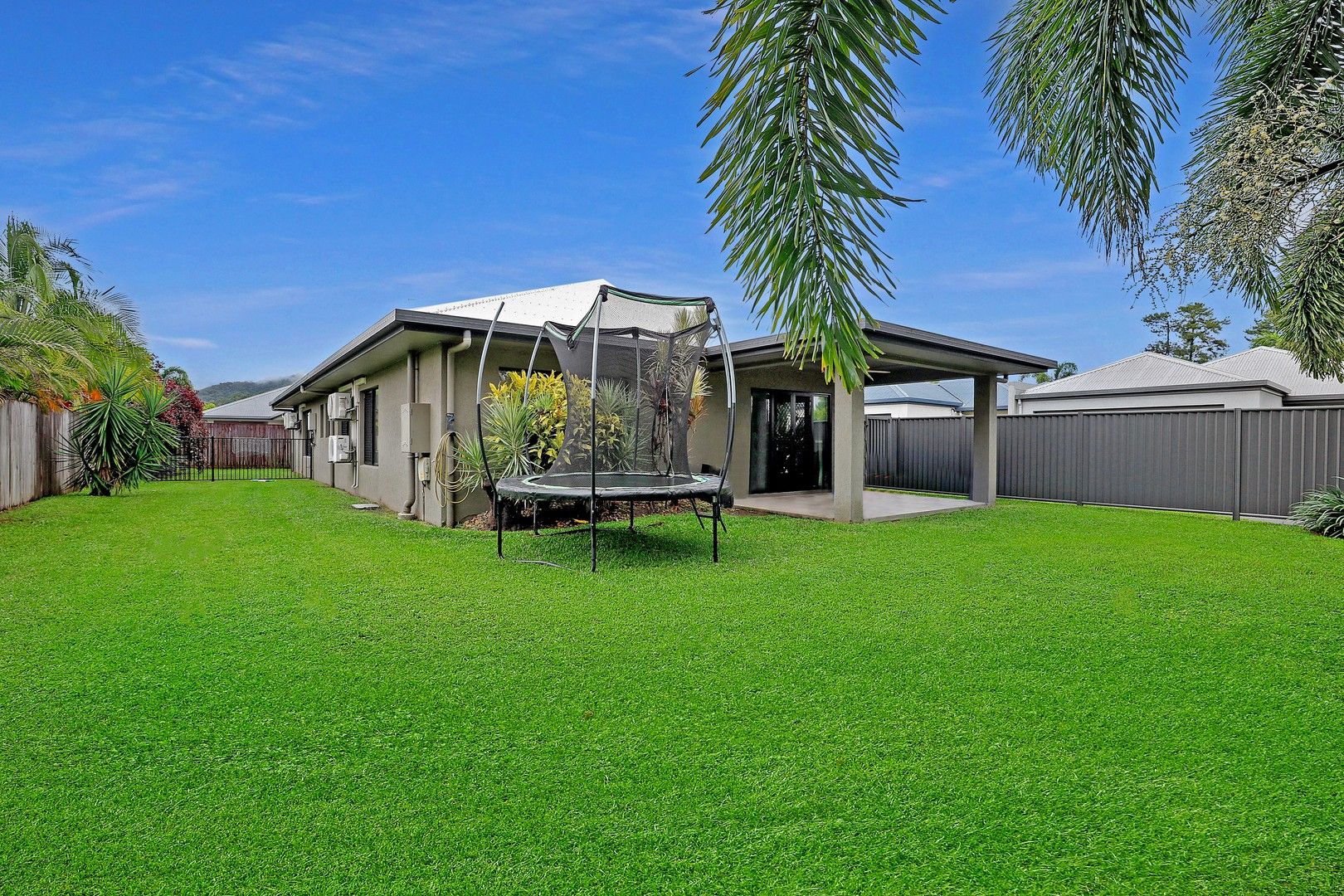 4 bedrooms House in 6 Brookville Gardens SMITHFIELD QLD, 4878