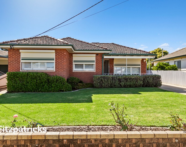 17 Manoora Avenue, Mount Austin NSW 2650