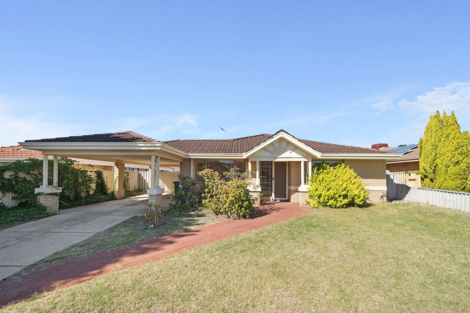 4 bedrooms House in 11 Pine Grove KARDINYA WA, 6163